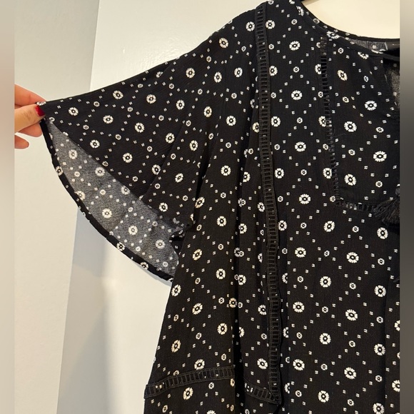 Lane Bryant size 22 short flutter sleeve blouse lightweight - Picture 4 of 7